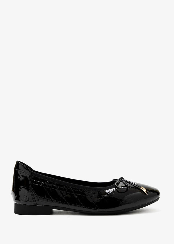 Junia-Black