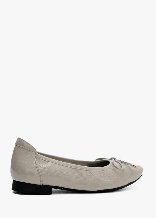 Junia-Grey