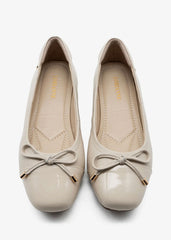 ديليتا- أبيض مائل للصفرة