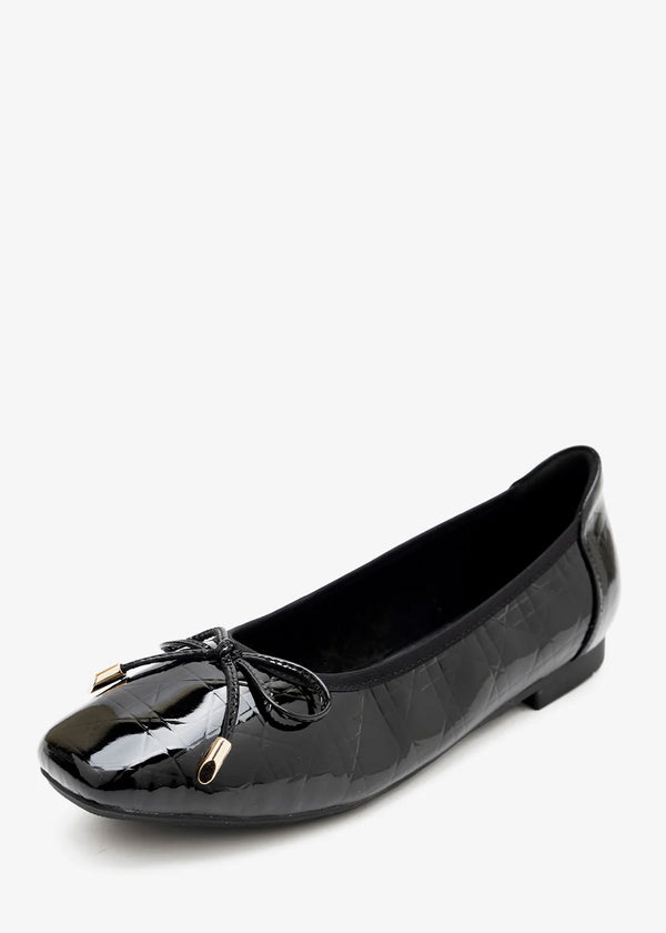 Junia-Black