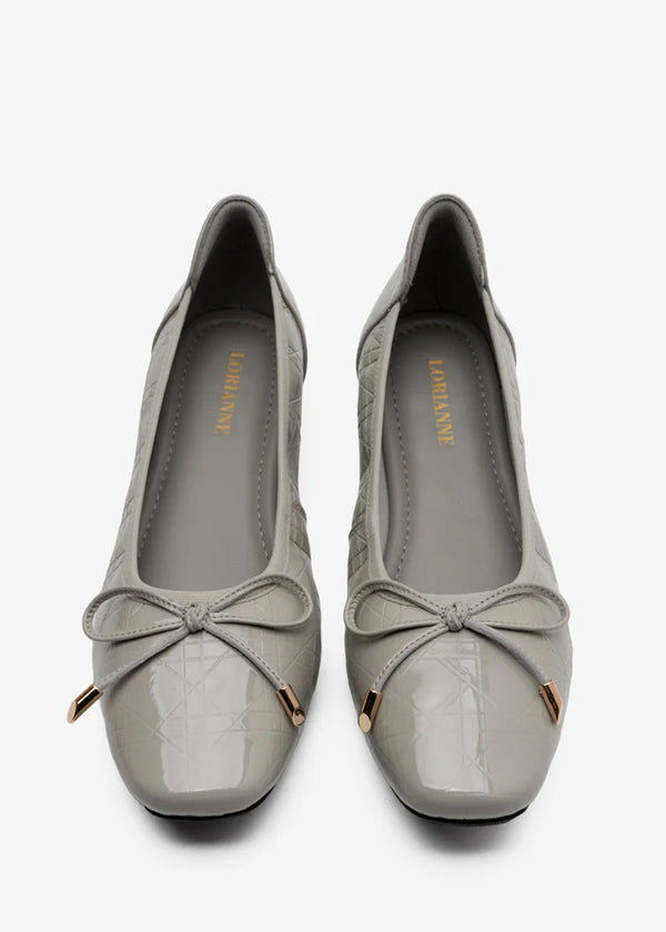 Junia-Grey