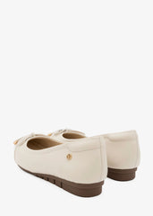 ديليتا- أبيض مائل للصفرة