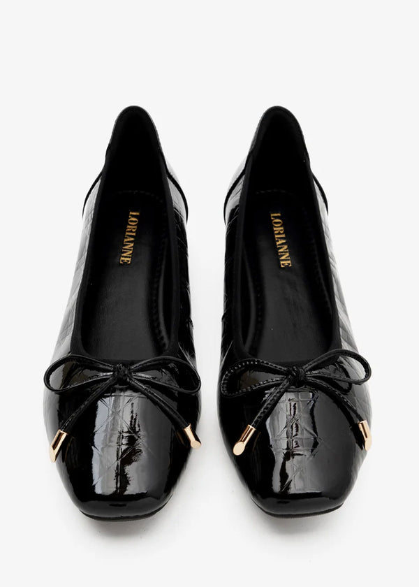 Junia-Black