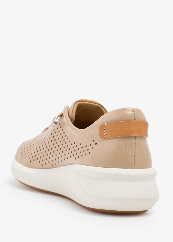 Luara - Low Top Sneakers