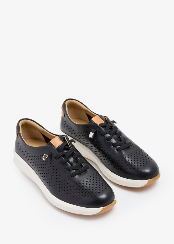 Luara - Low Top Sneakers