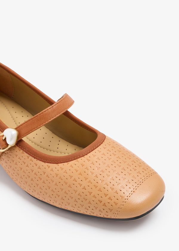 Velvela - Mary Jane Pumps